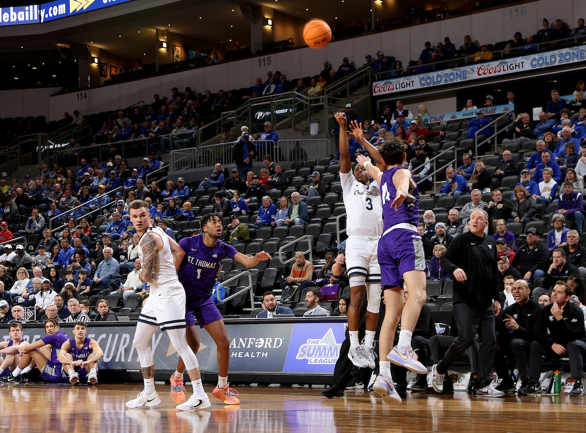 Oral Roberts Survives Against the Tommies